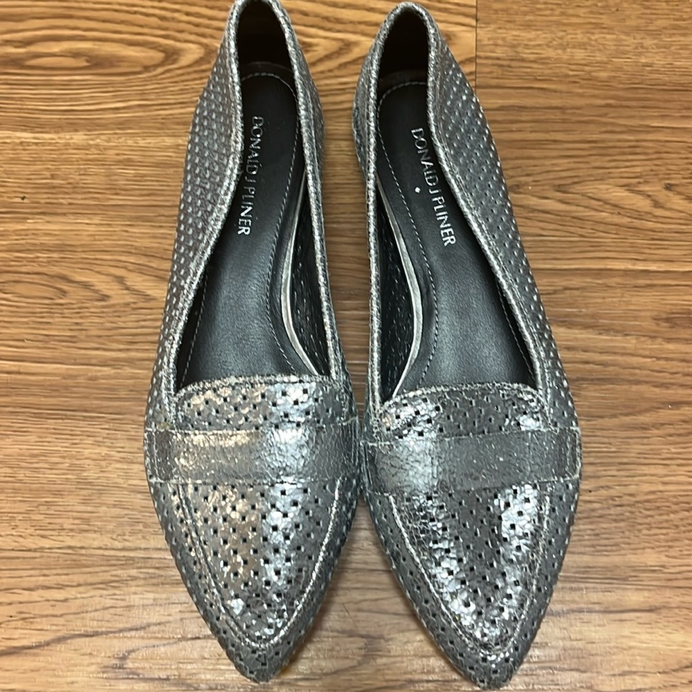 DONALD J PLINER Women's Ava Pointed Toe Metallic Loafers Silver Size 8M - Picture 2 of 12